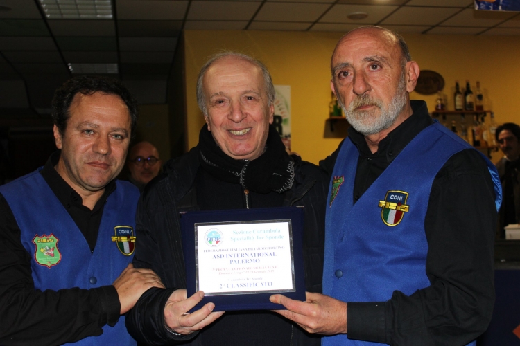 2° classificati Picciano - Cortese premiati dal Sig. D'Arpa