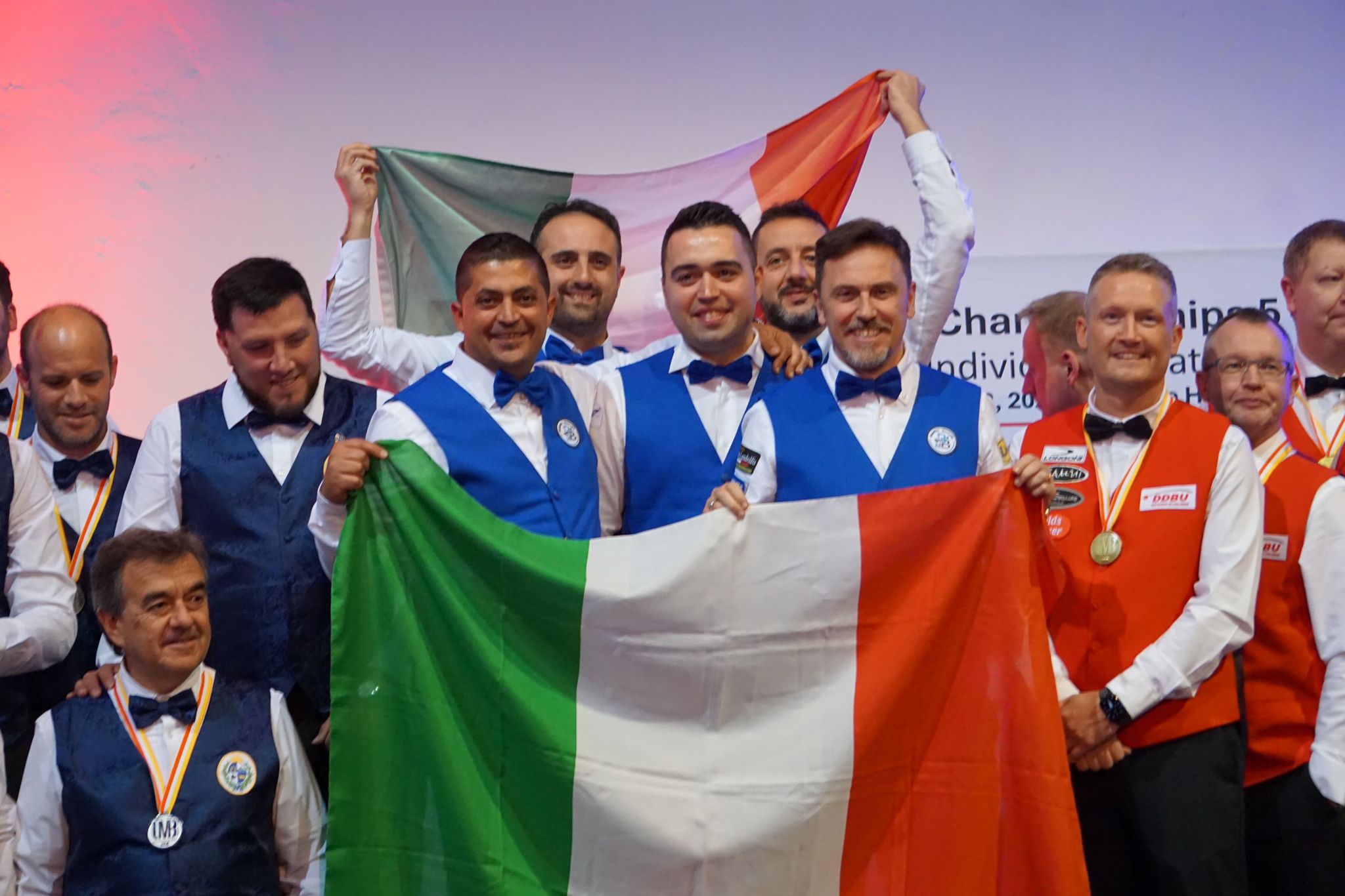 ITALIA CAMPIONE DEL MONDO A SQUADRE DI STECCA 5 BIRILLI