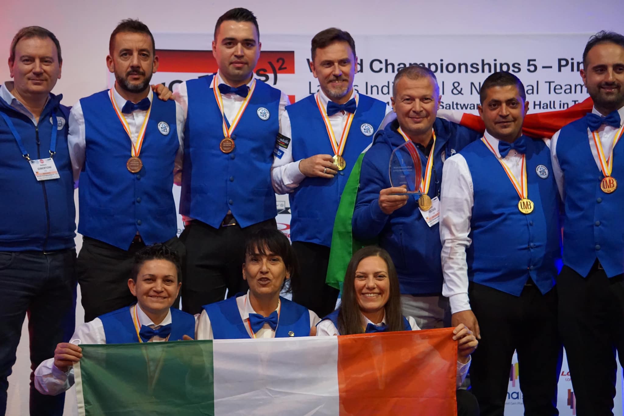 MONDIALI HALL IN TIROL 2023 – POKER AZZURRO DI MEDAGLIE! “LADIES” MAGICHE: ORO ROMITI, ARGENTO PULCINI E BRONZO BIONDOLILLO. ORO PER L’ITALIA TEAM MASCHILE