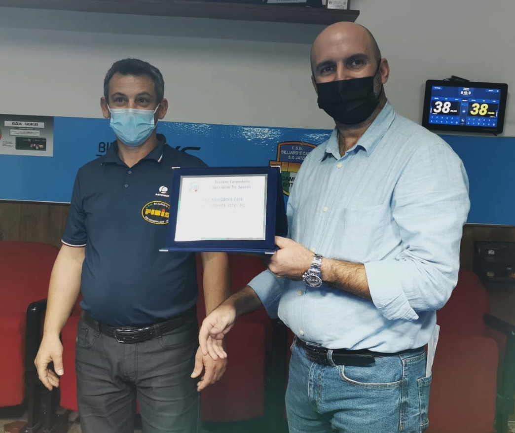 il Consigliere Paritetico Regionale Marco Termini premia Gioacchino Stabile