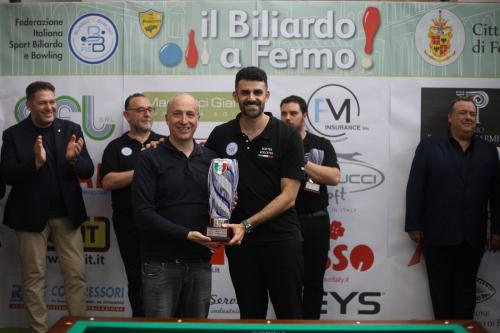 images/medium/Edoardo_Vanni_campione_italiano_master_boccette_2025_premiato_dal_sindaco_di_Fermo_Paolo_Calcinaro.jpg