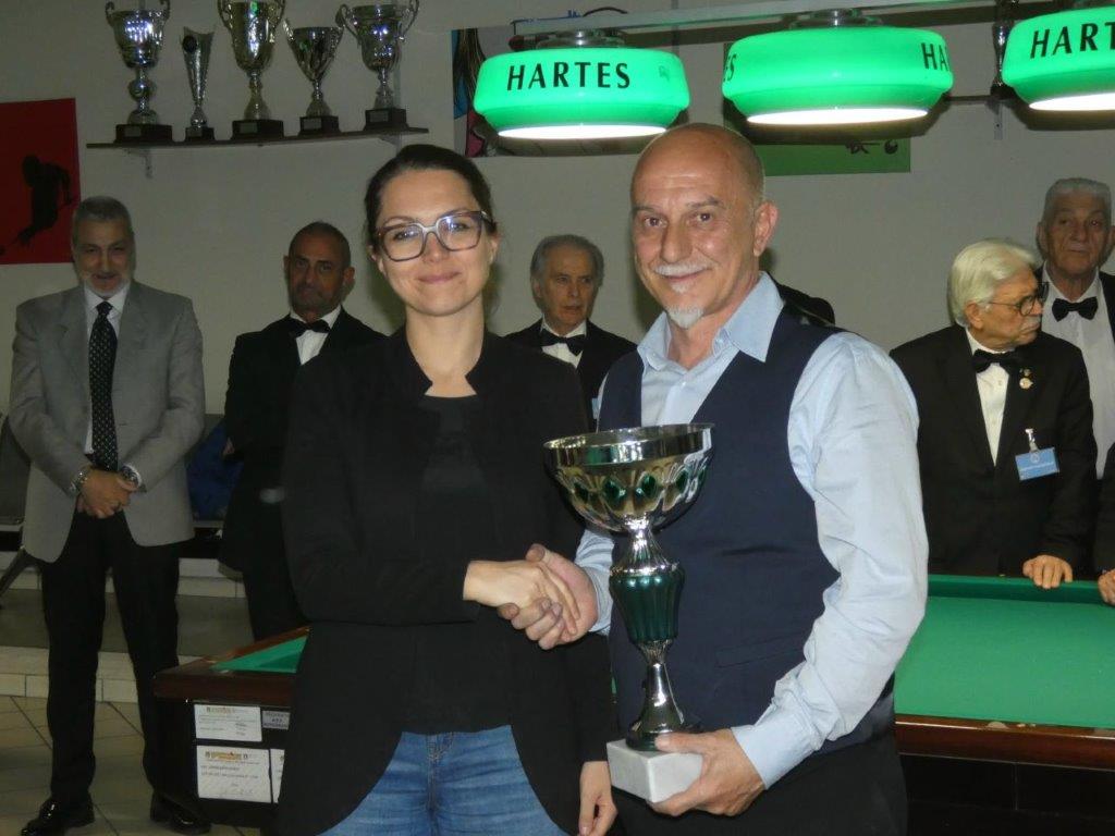 Enea Zucchi premiato da Elena Piastra