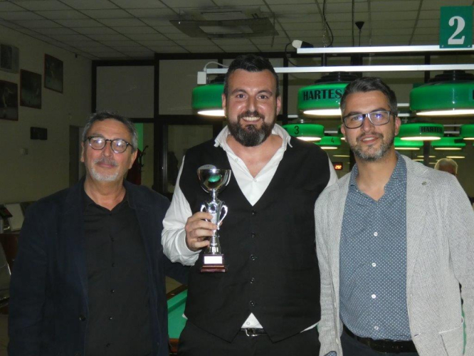 Omar Adragna premiato da Paolo Pennino e Gianluca Pesce