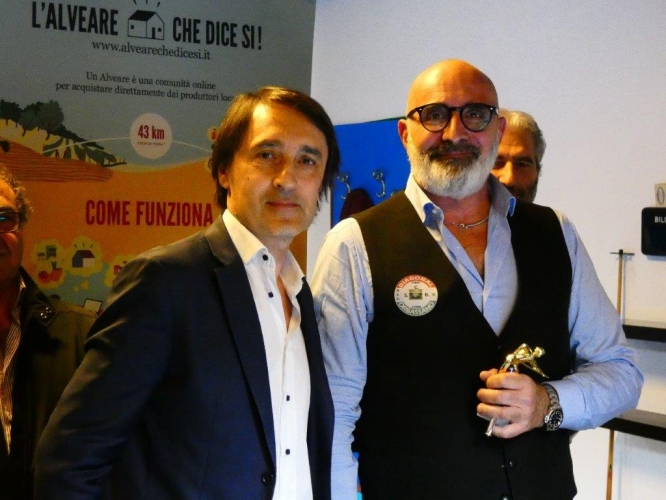 Claudio Marietta premiato da Raffaele Di Gennaro