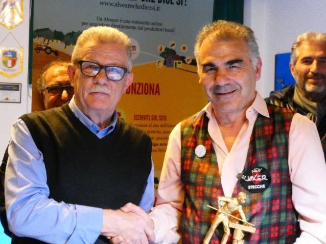 Michele Romano premiato da Michele Santarella
